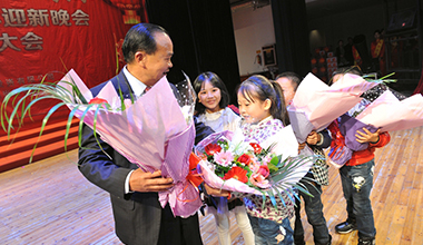 廣東霸王花集團2014年迎新晚會暨2013年度表彰大會圓滿閉幕