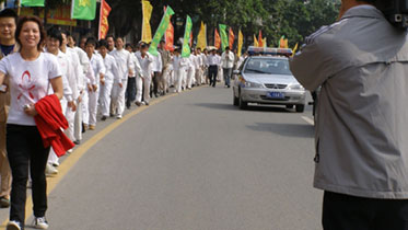 2006年3月，我司組織員工登山活動(dòng)