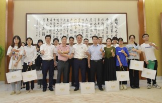 青衿之志，未來可期|廣東霸王花集團(tuán)舉行2022年暑期大學(xué)生實(shí)習(xí)交流會(huì)。